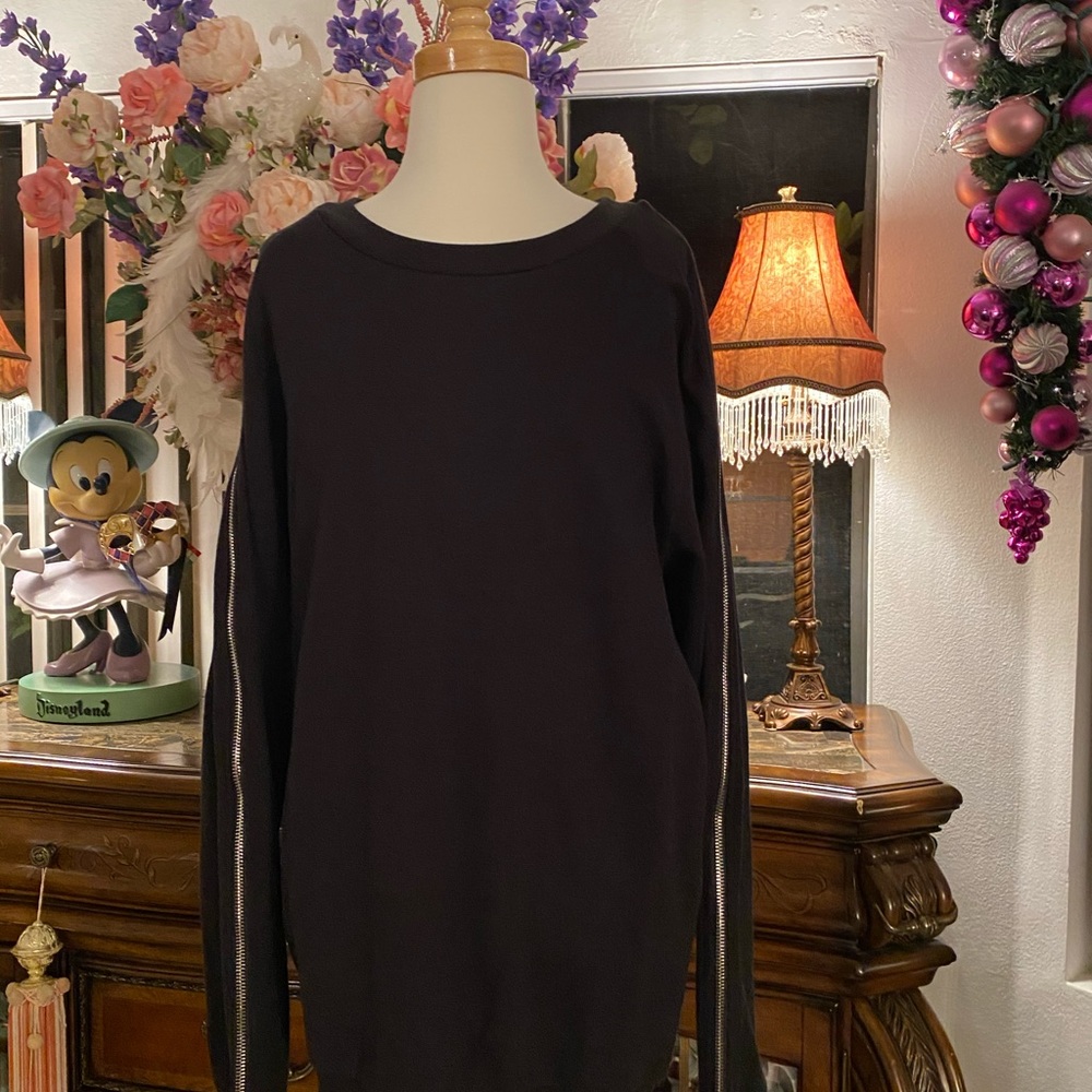 NWT Brand New-long sleeve zipper sleeves top